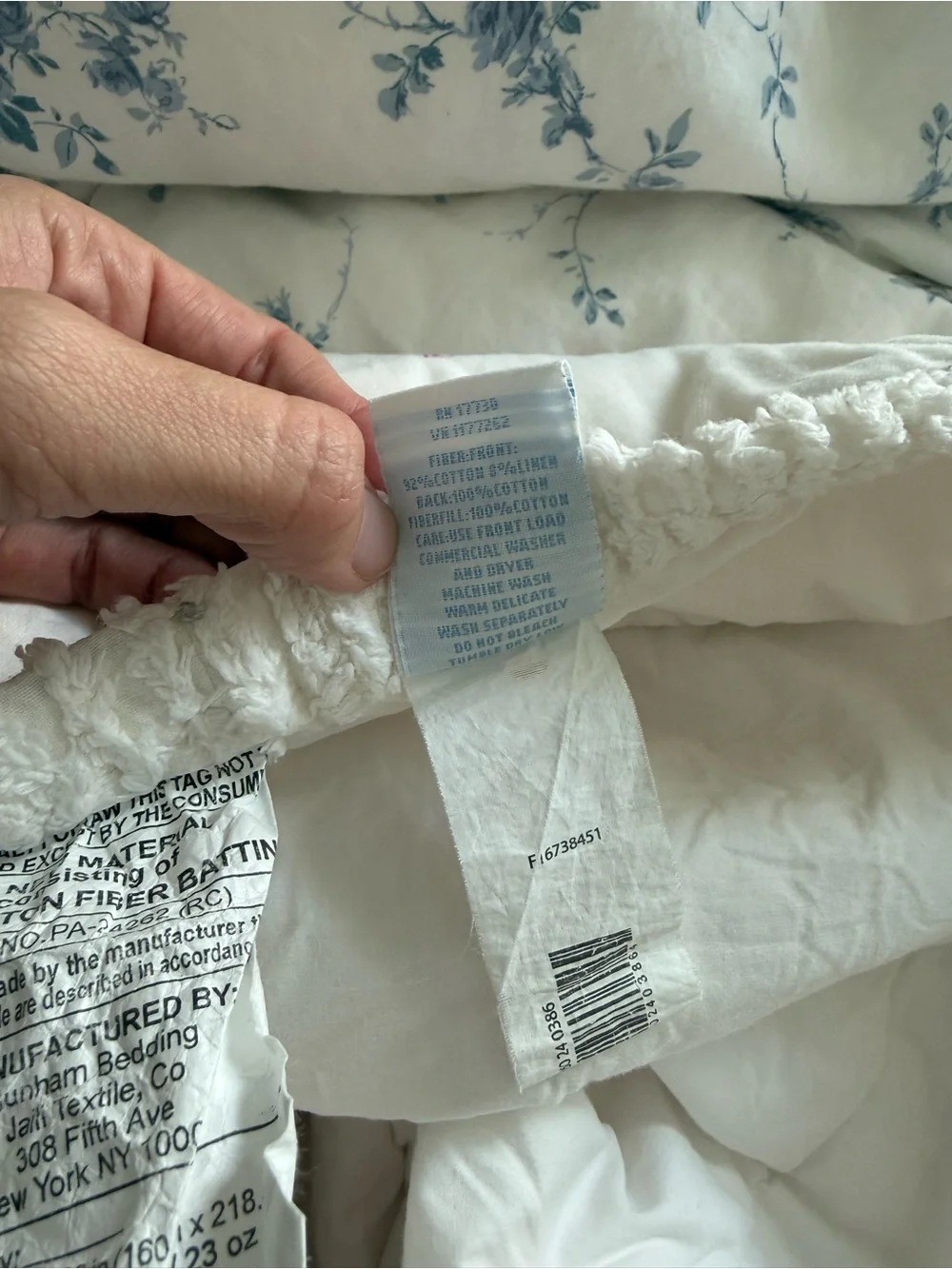 Shabby chic comforter twin (minor flaw) - Picture 7 of 7